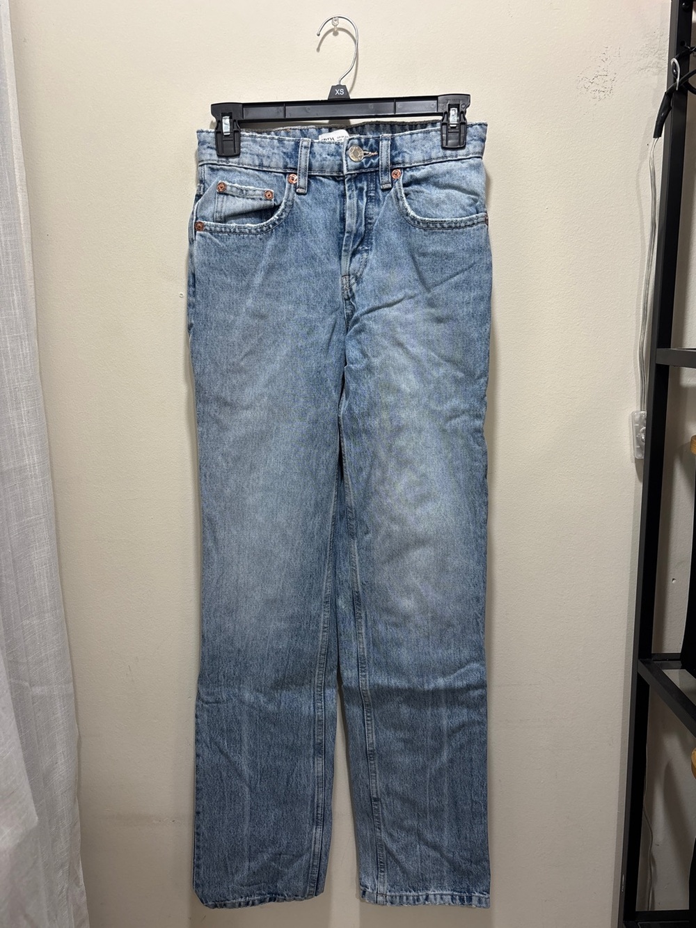Zara Y2K-inspired straight-leg jeans in a classic medium-wash denim blue
